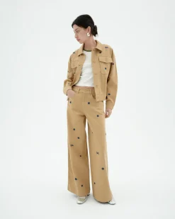 Pantalon camel wide leg brodé à la main Hedda