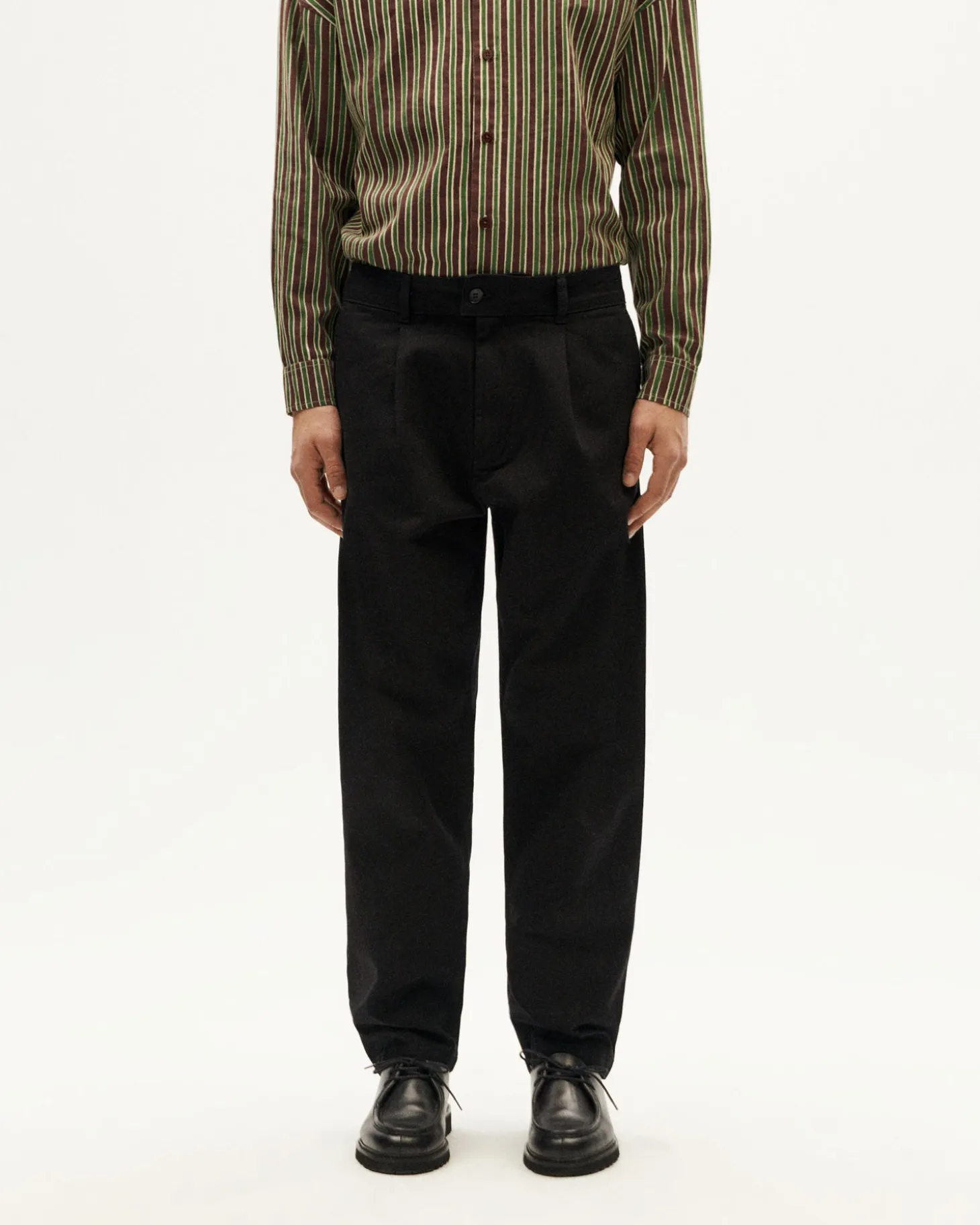 Pantalon noir à plis décontractée Wotan