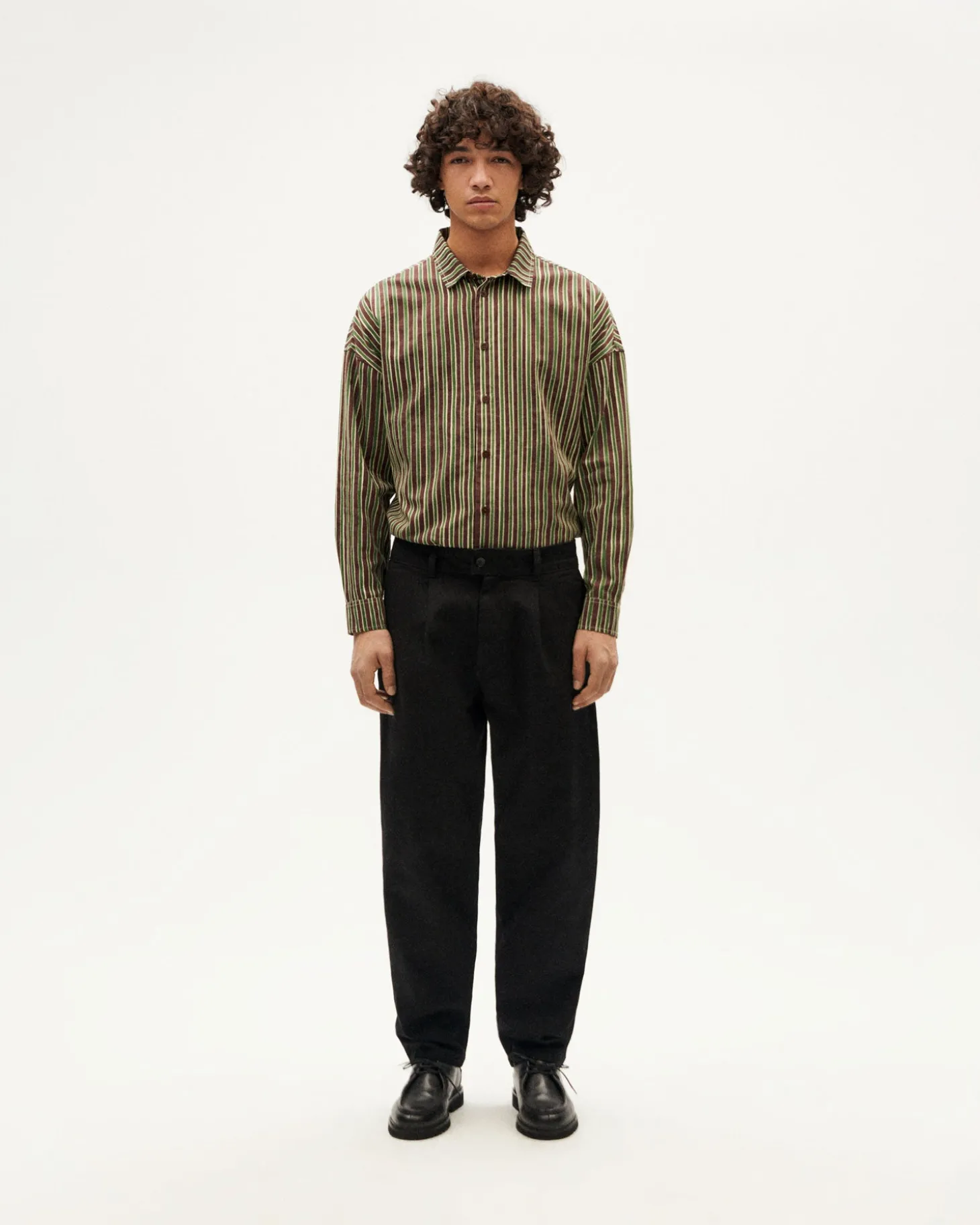 Pantalon noir à plis décontractée Wotan