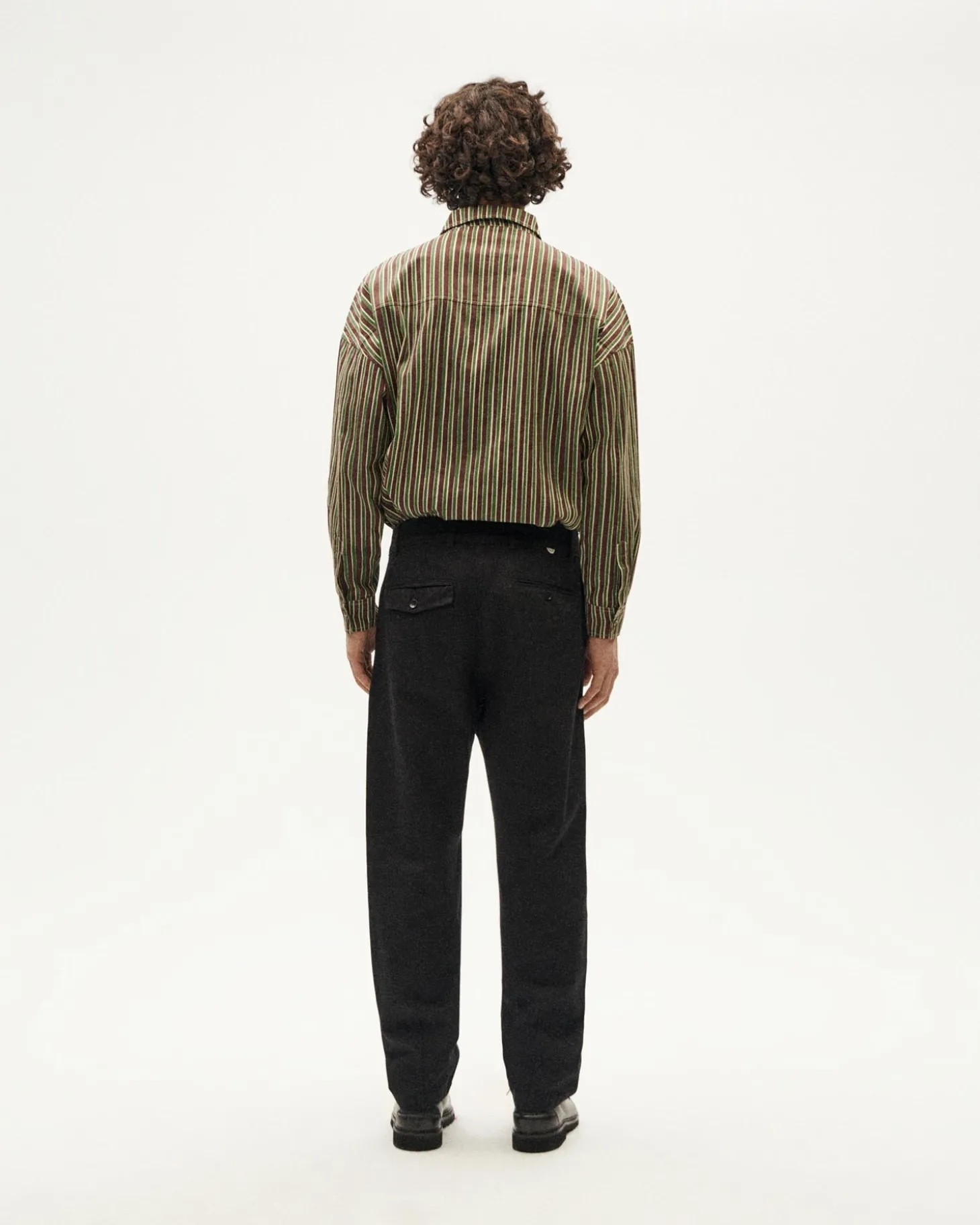 Pantalon noir à plis décontractée Wotan