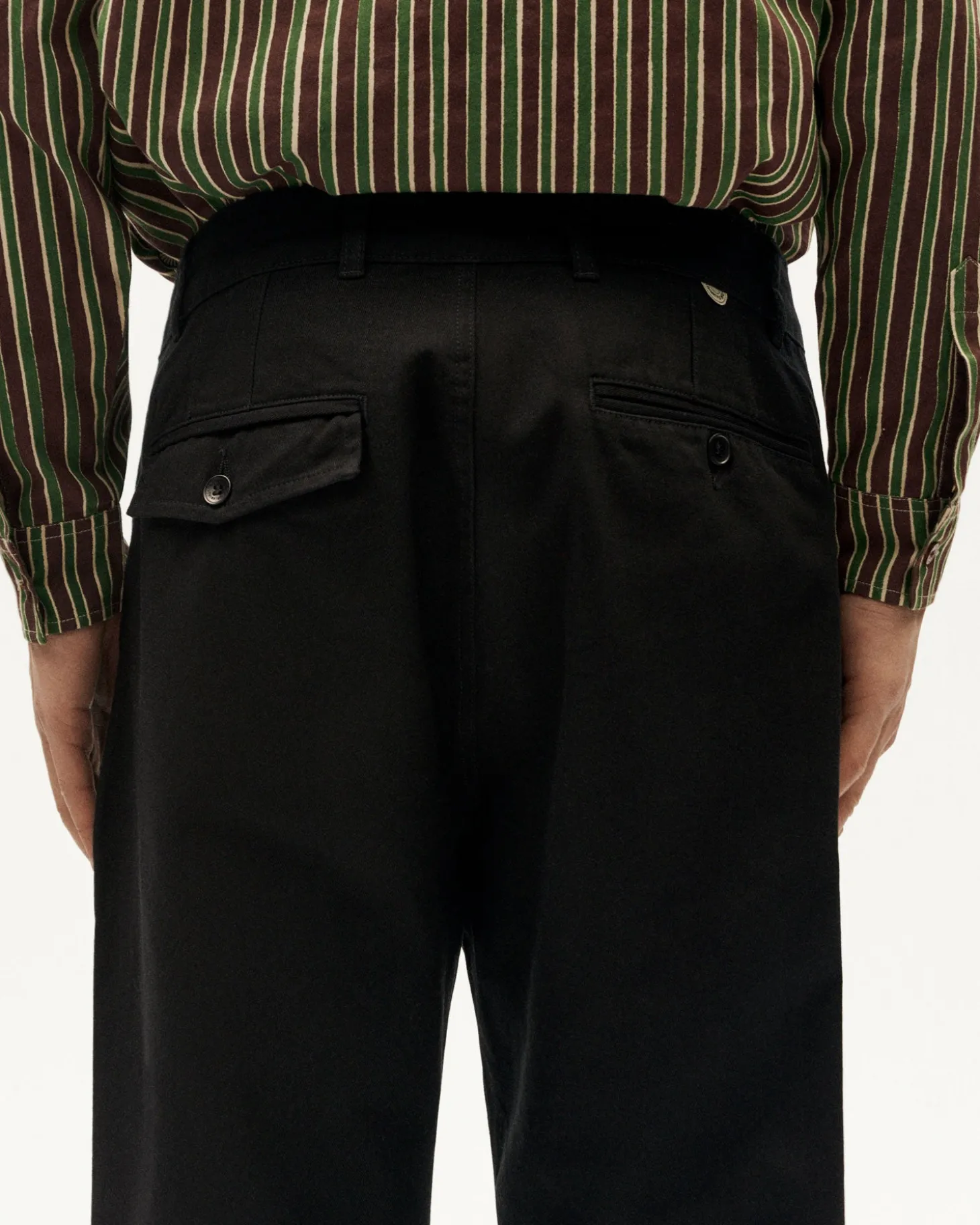 Pantalon noir à plis décontractée Wotan