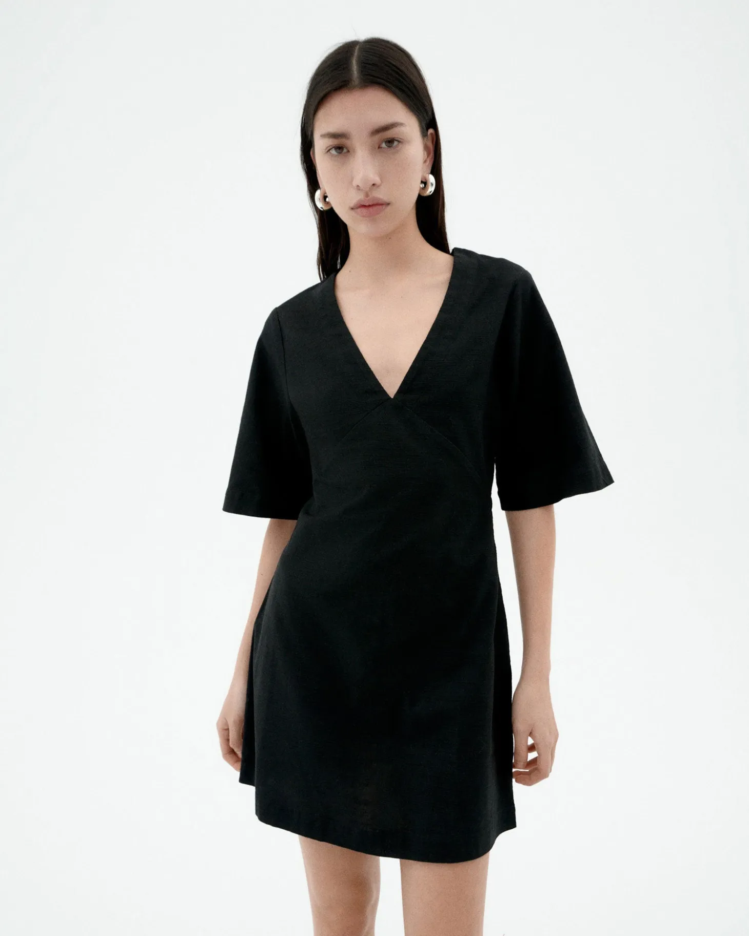 Robe courte noire décolleté en V Kim