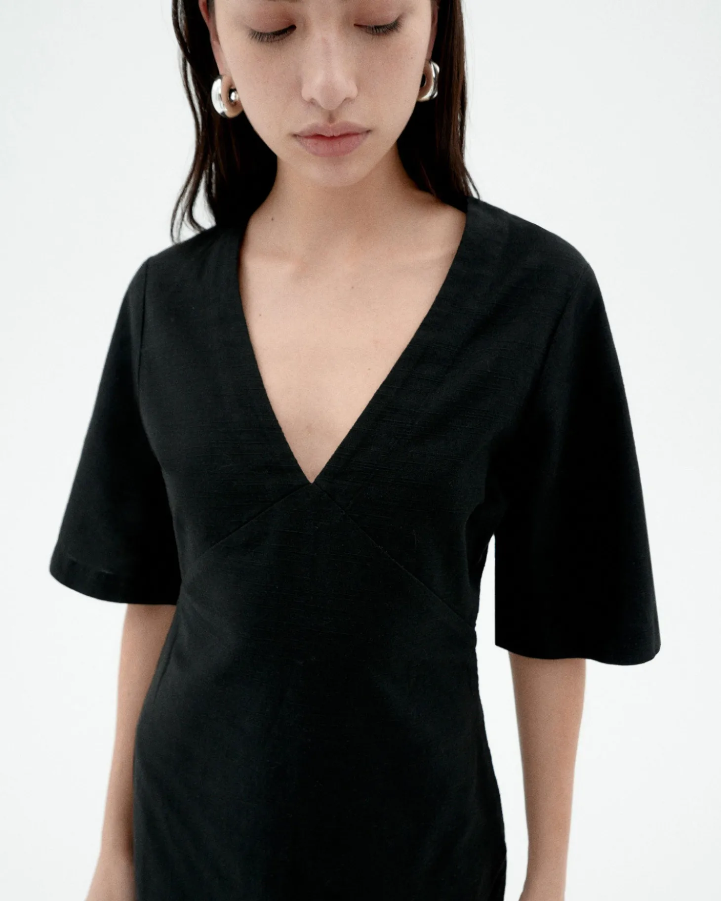 Robe courte noire décolleté en V Kim