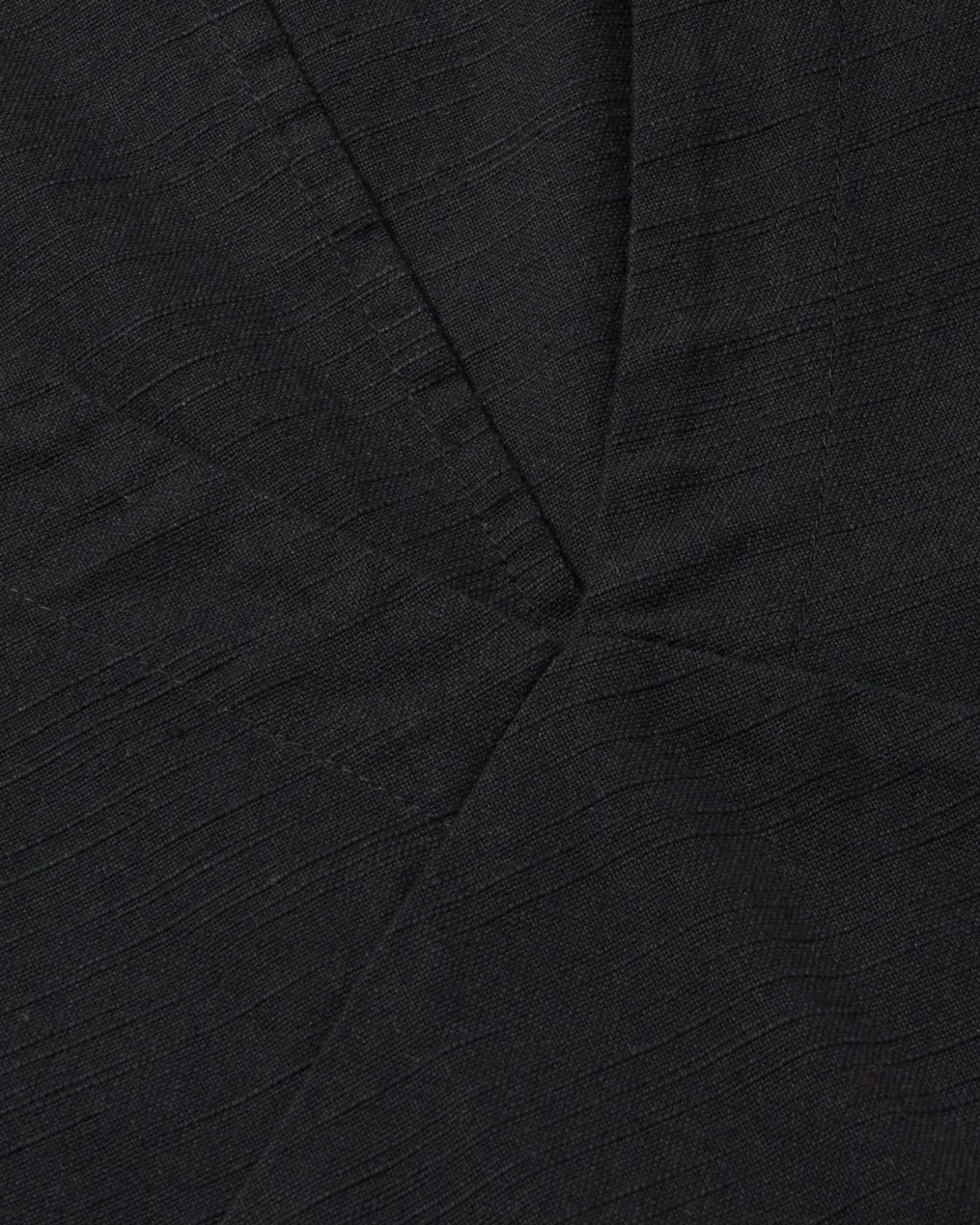 Robe courte noire décolleté en V Kim