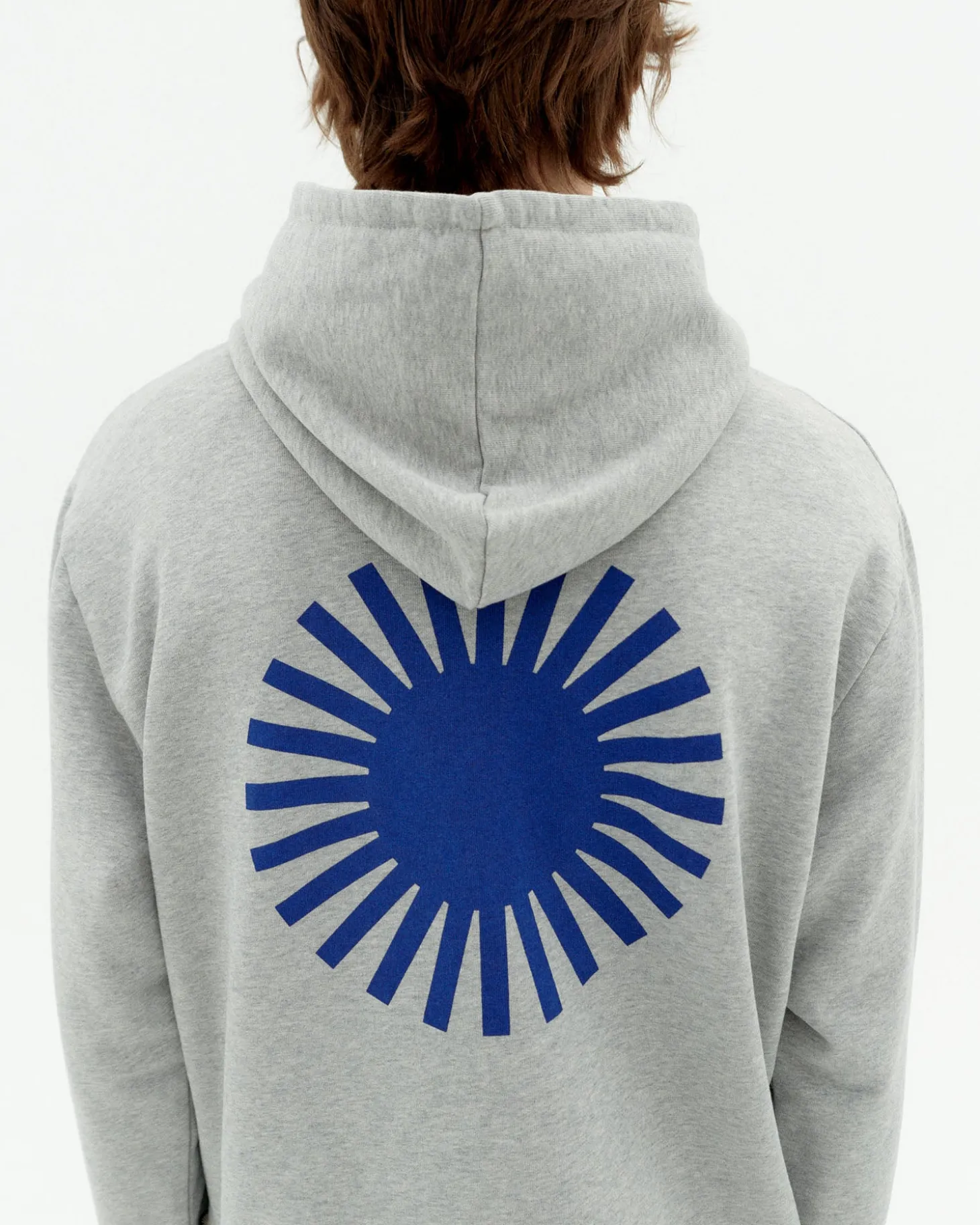 Sweat À Capuche gris Simon soleil gris au dos