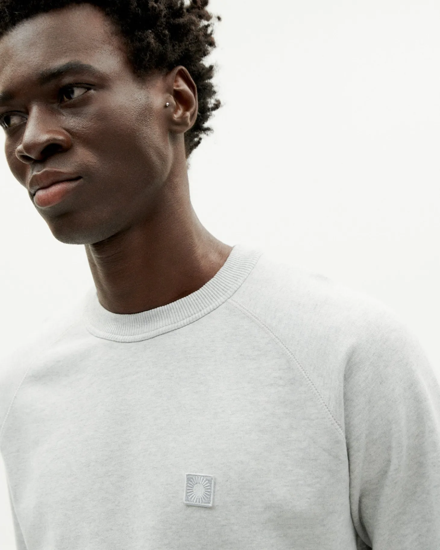 Sweat gris soleil bleu au dos