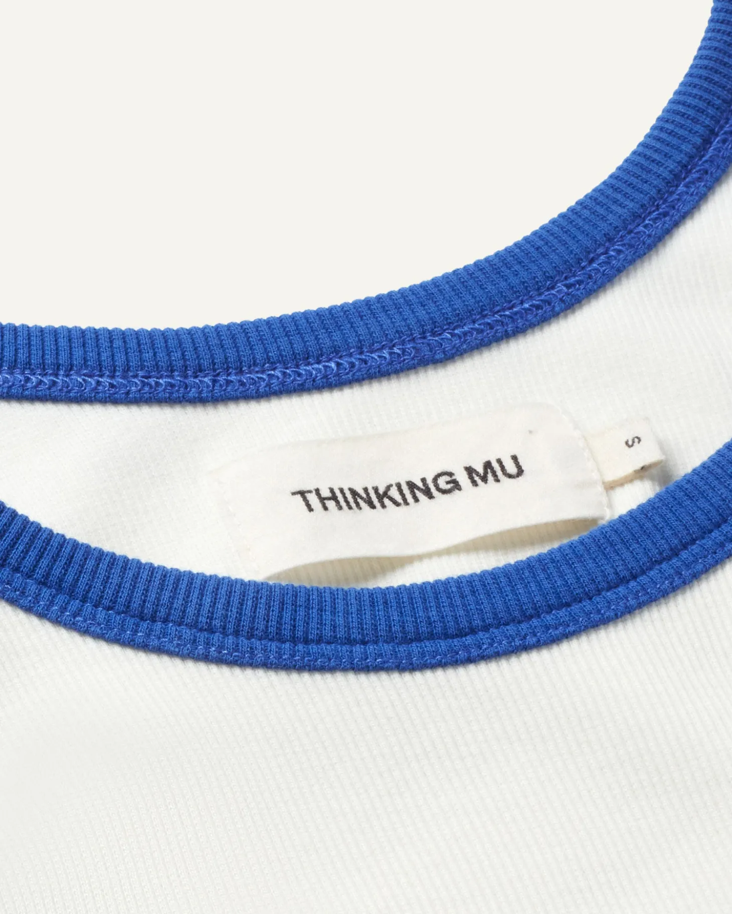 Top Halter blanc contraste bleu Harriet