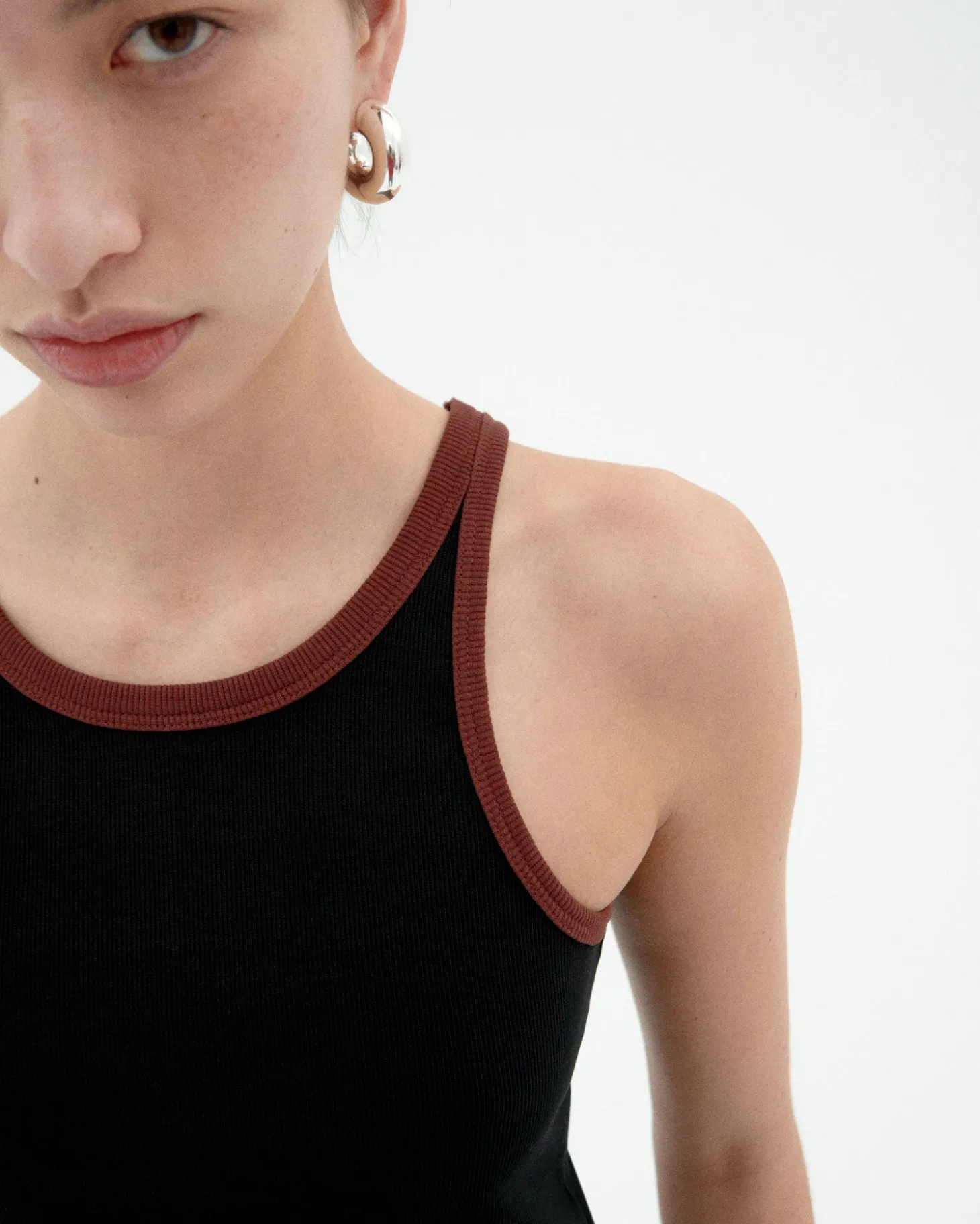 Top Halter noir contraste marron Harriet