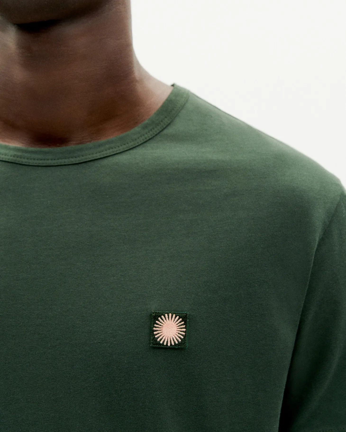T-shirt vert soleil coral au dos
