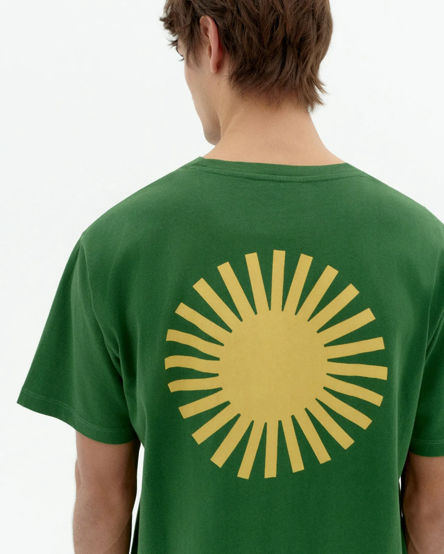 T-shirt vert soleil jaune au dos